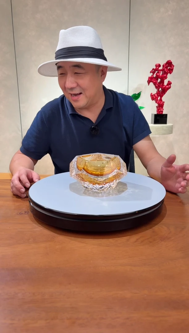 摆件琥珀金肌理纹烟灰缸