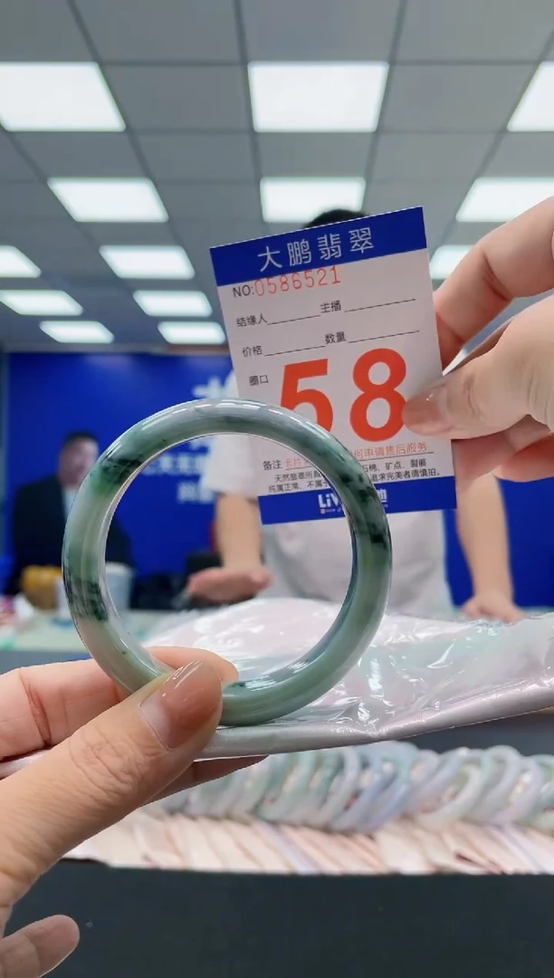 翡翠手镯未镶嵌AAAAAAAAA