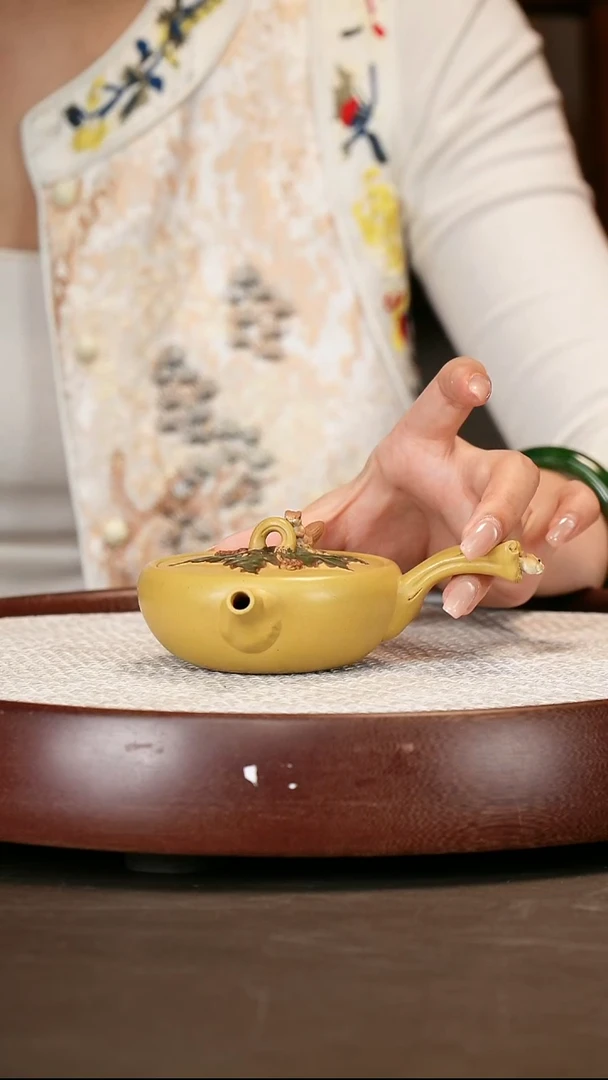 茶壶紫砂【吴小楣】黄段唐羽   160CC