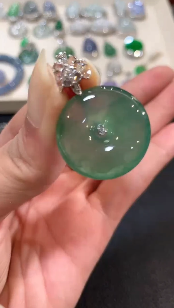 翡翠18K金镶嵌吊坠(不含链)b77