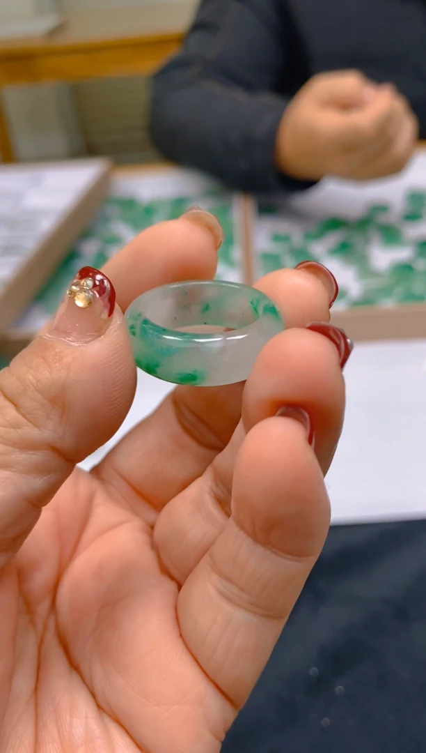 【闪购商品】石英质玉戒指未镶嵌冰美人非洲翠A货