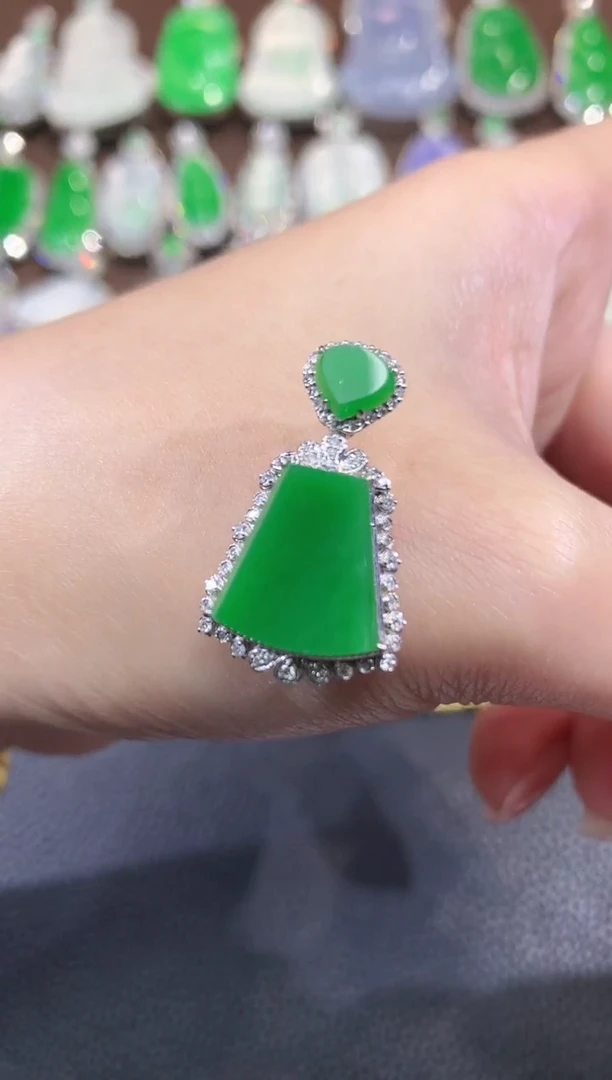 吊坠(不含链)18K金镶嵌翡翠D44