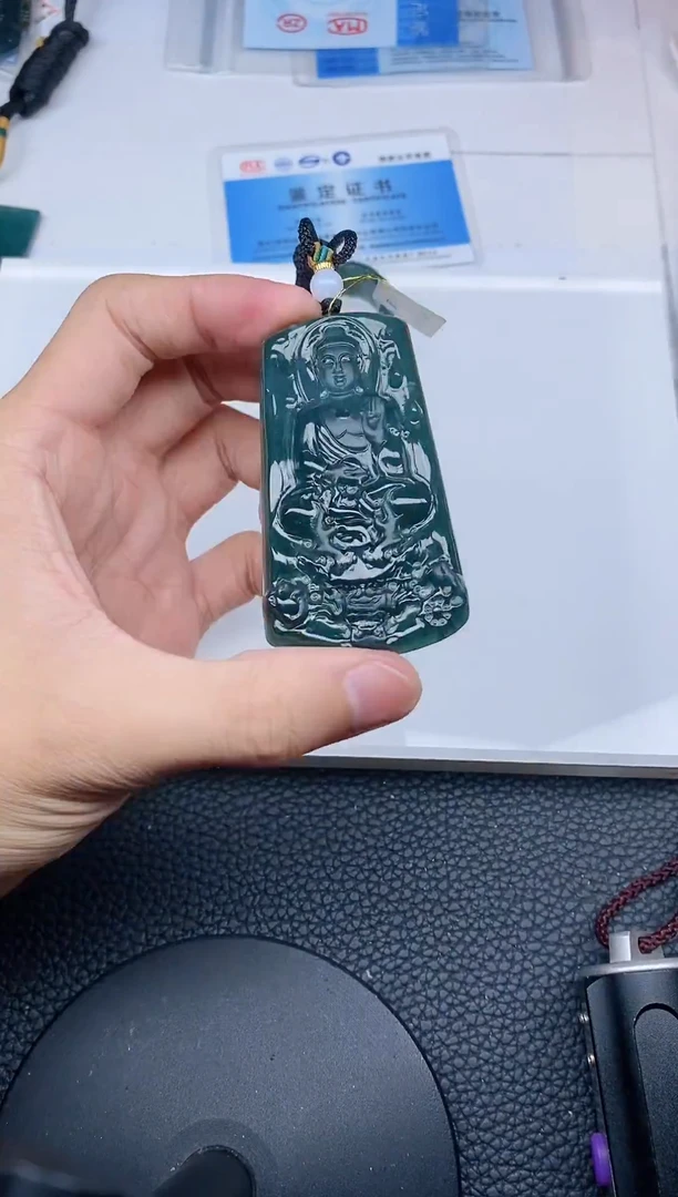 颈饰未镶嵌翡翠