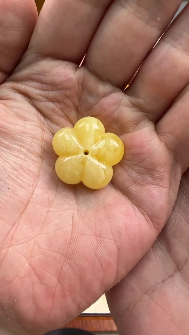 蜜蜡未镶嵌珠宝奇石花花