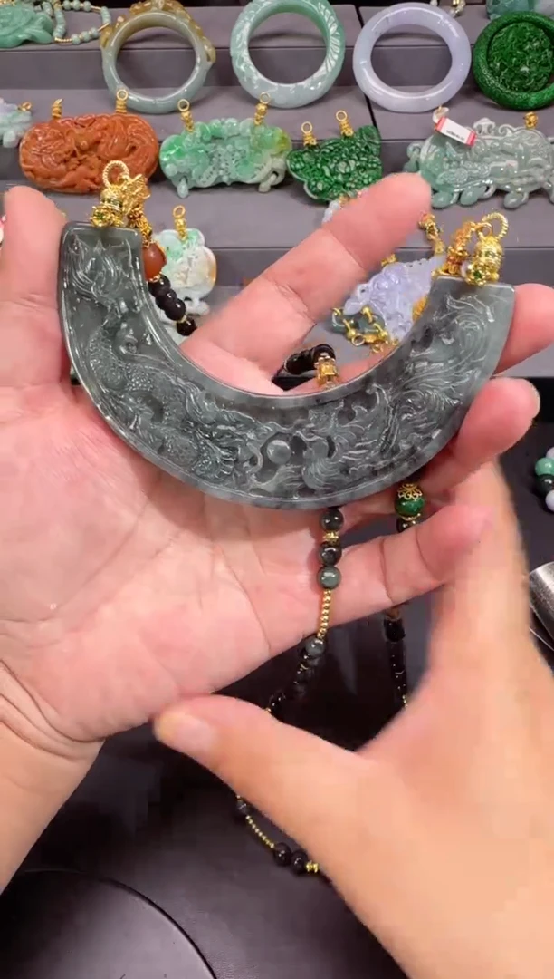 【闪购商品】翡翠颈饰未镶嵌牌子