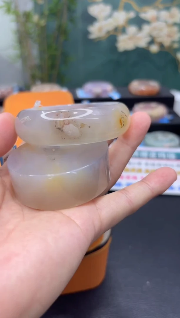 未镶嵌手镯石英质玉C100(63圈赠送镯心)