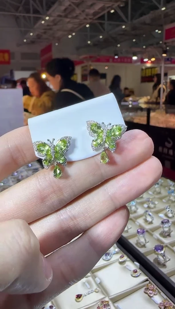 银S925镶嵌耳饰橄榄石17mm蝴蝶耳钉