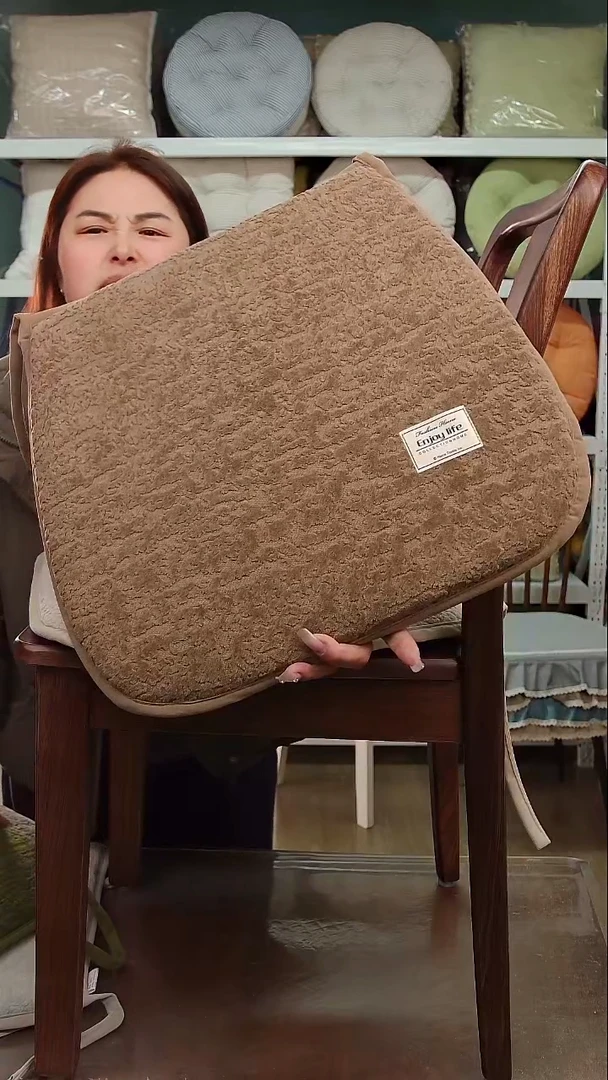 布细绒—横条：咖色4个