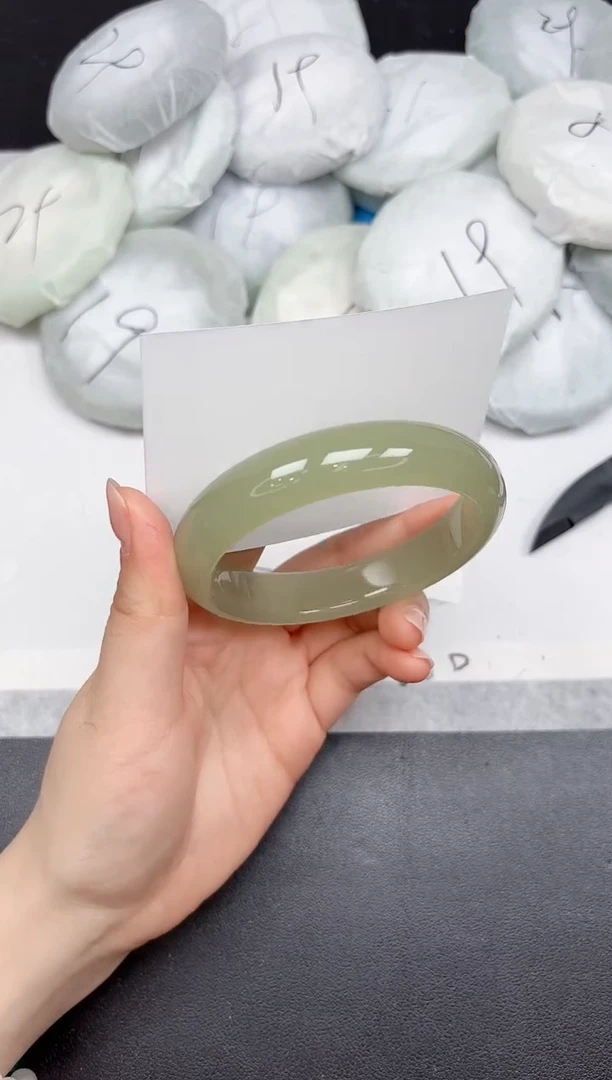 未镶嵌手镯石英质玉A244/61.3