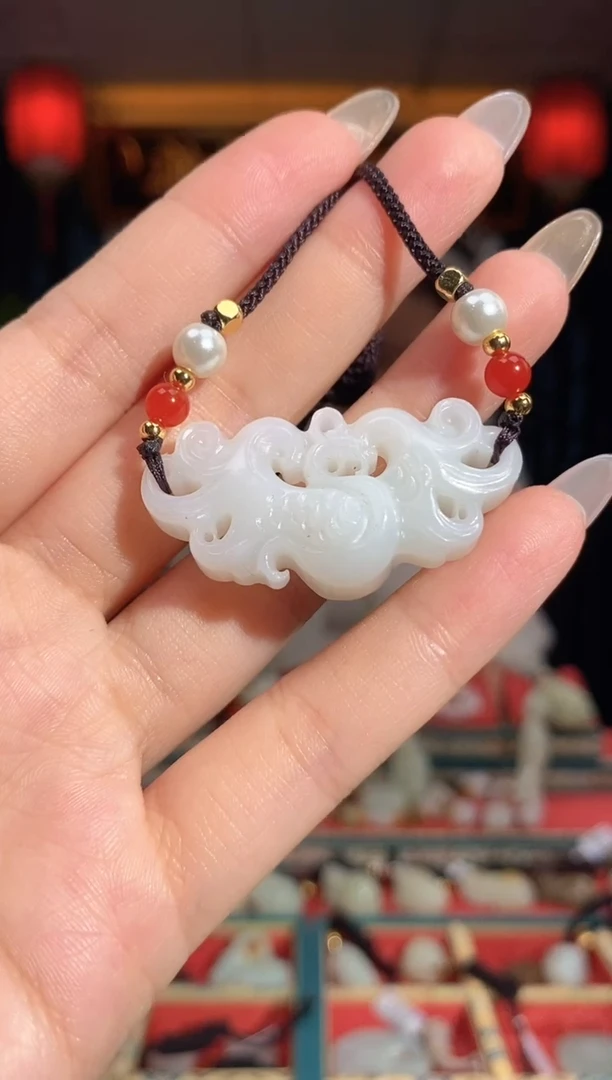 和田玉未镶嵌颈饰锁骨