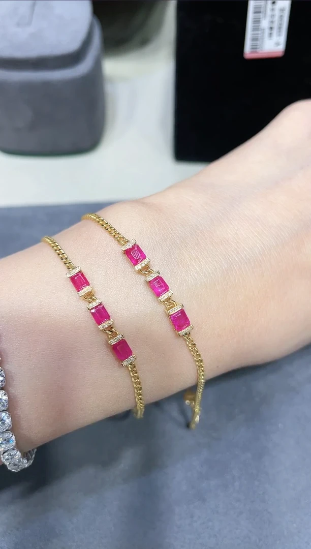 18K金镶嵌天然红宝石手链 多样性发其一