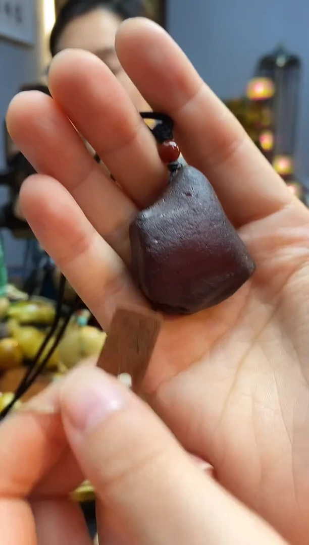 琥珀颈饰未镶嵌吊坠