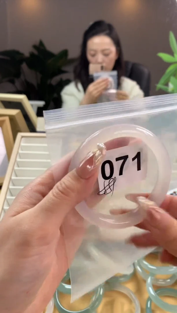 【闪购商品】玛瑙/玉髓手镯未镶嵌071