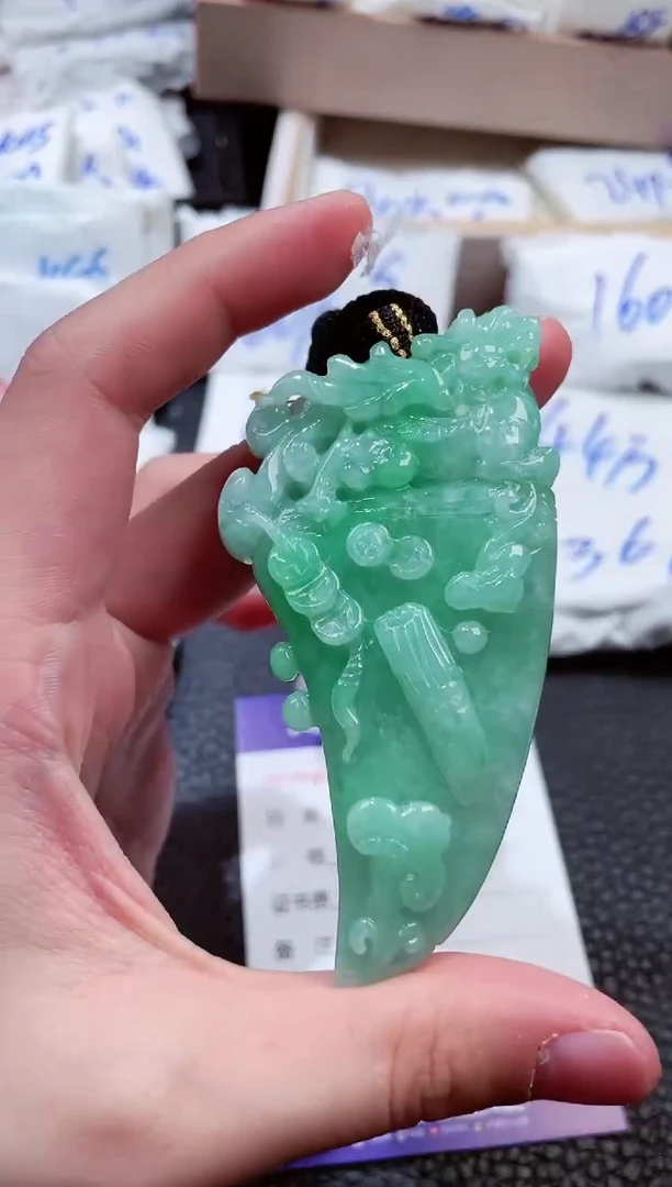 【闪购商品】翡翠未镶嵌颈饰00004334