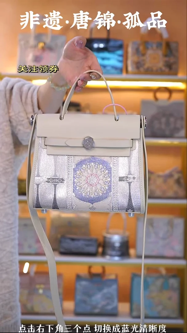 织绣M***6奶昔白色小号herbag