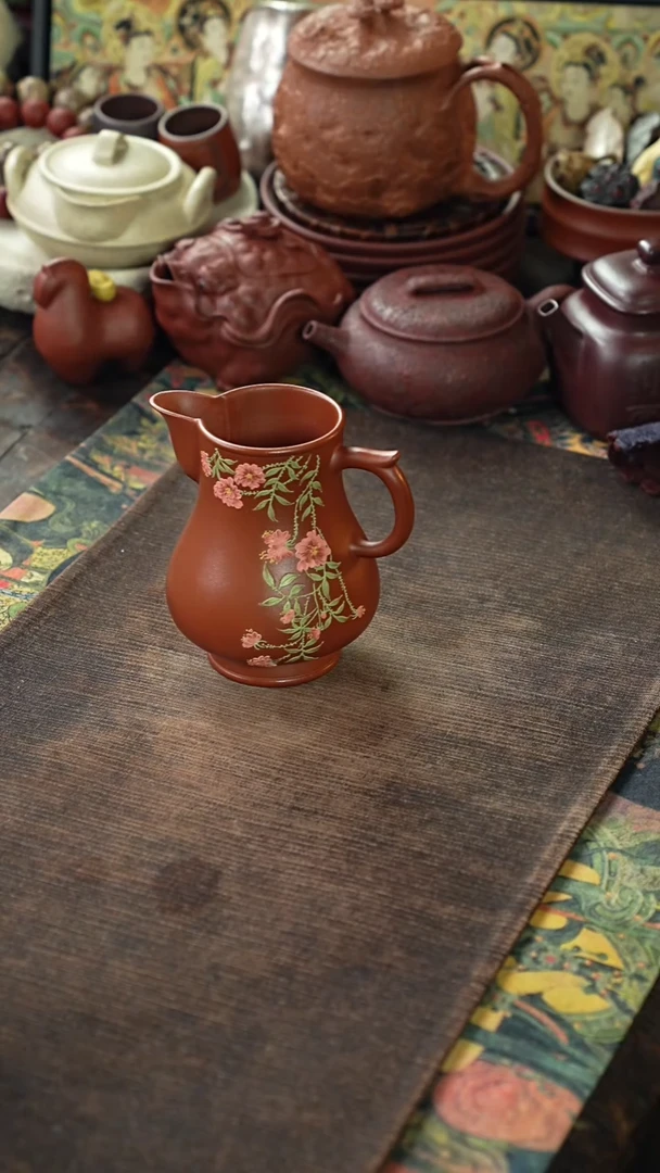 泥绘花卉紫砂公道杯