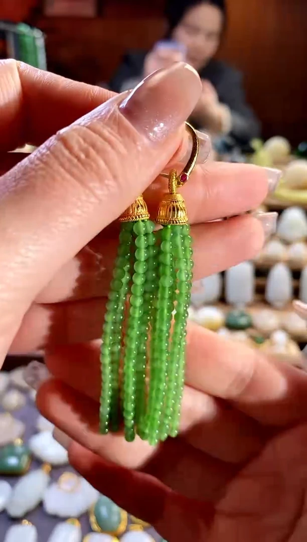 【闪购商品】和田玉耳饰银S925镶嵌。