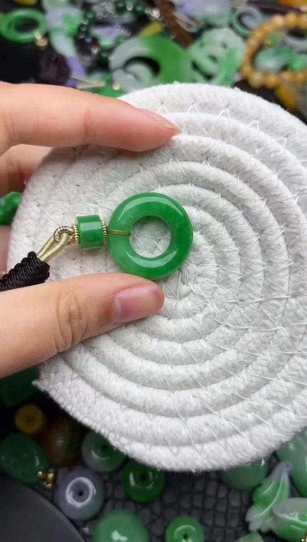 颈饰未镶嵌翡翠缅甸翡翠吊坠