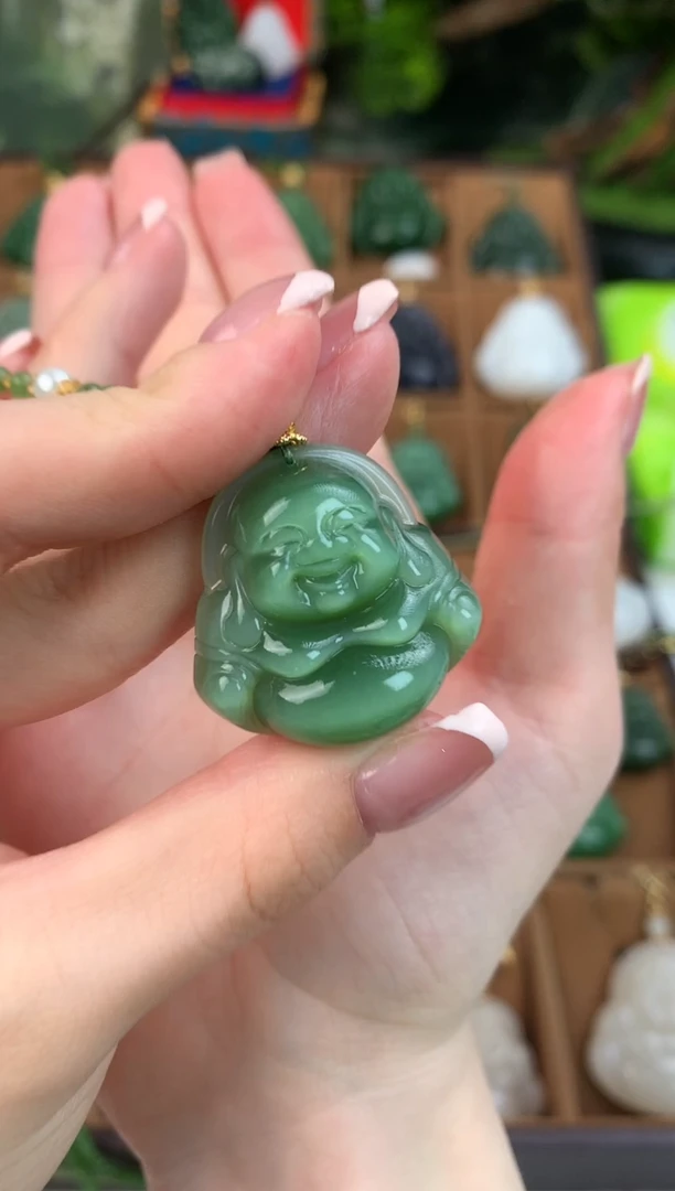 颈饰未镶嵌和田玉吊坠