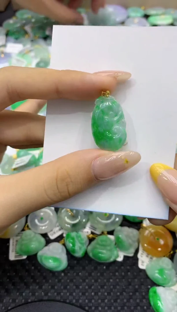 颈饰18K金镶嵌翡翠天然缅甸翡翠A货