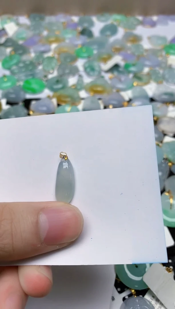 翡翠18K金镶嵌颈饰天然缅甸A货翡翠