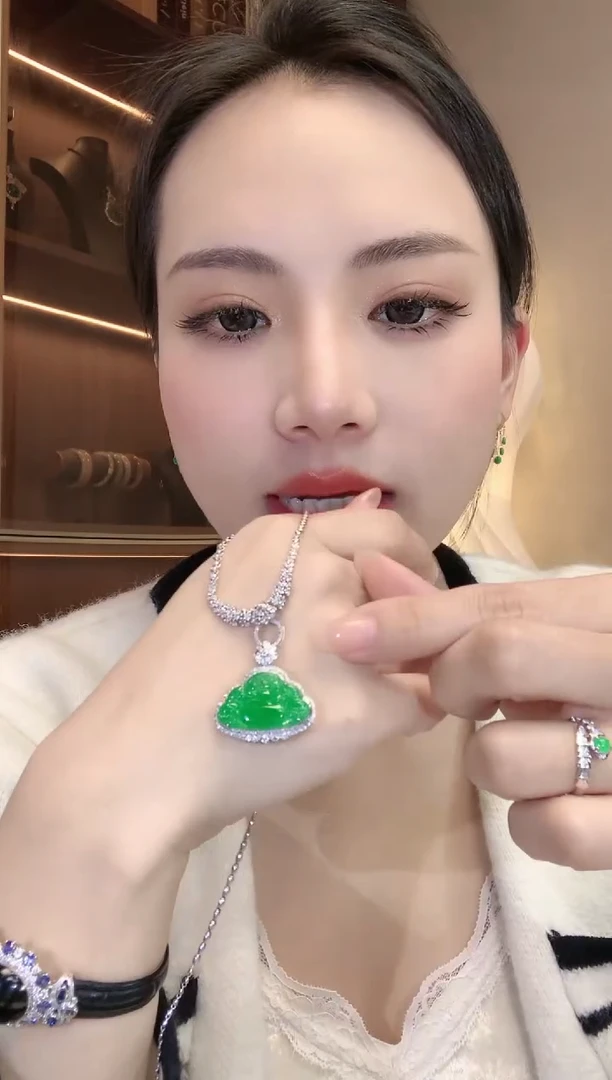 【闪购商品】翡翠吊坠(不含链)18K金镶嵌C16