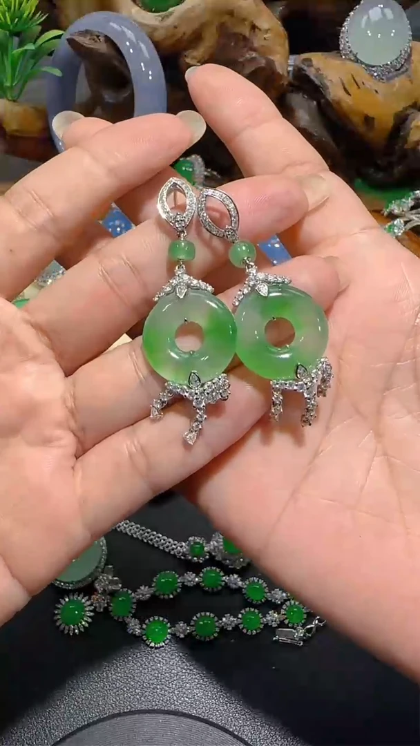 翡翠18K金镶嵌耳饰耳饰