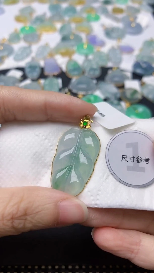 翡翠18K金镶嵌颈饰天然缅甸A货翡翠