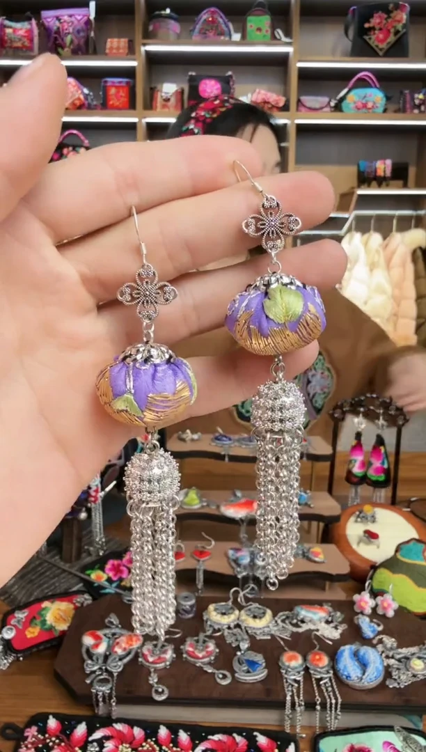 【闪购商品】织绣60蒙阿苏苗绣传承