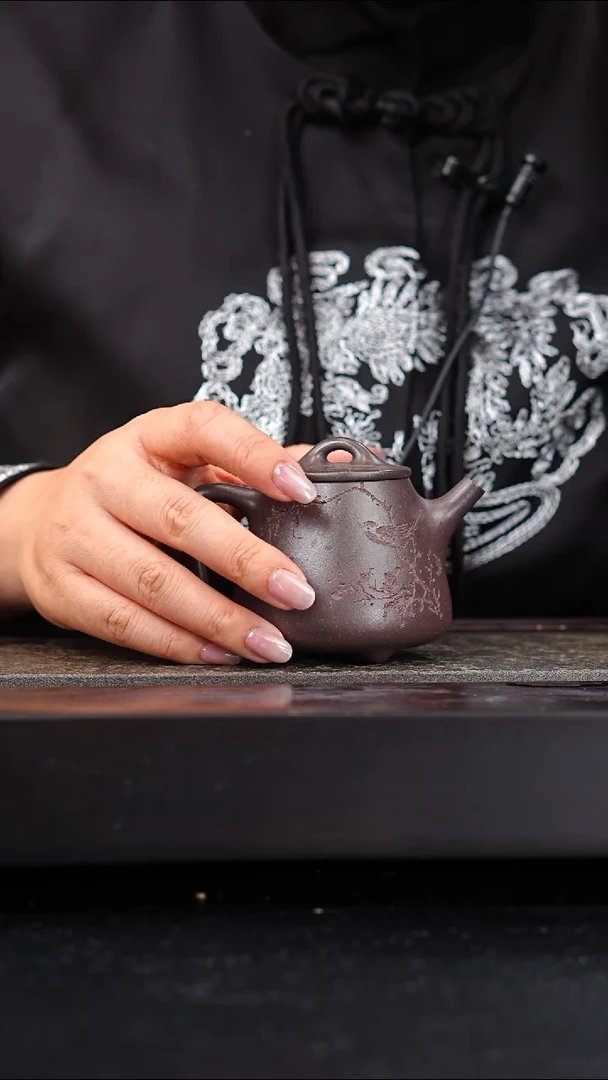 茶壶紫砂大水潭天青高石瓢刻绘花鸟150cc