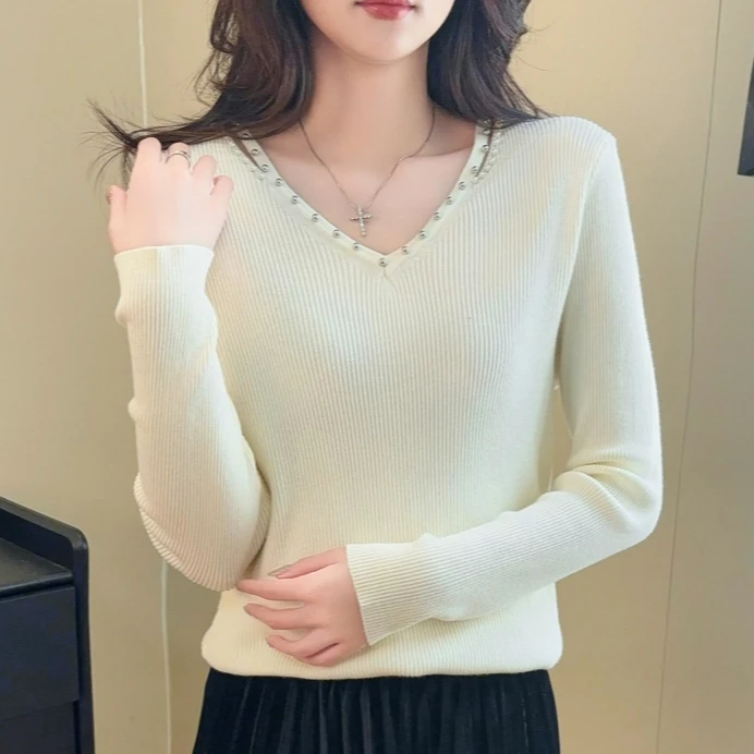 （183）大码女装秋冬新款领口钉珠V领显瘦打底衫设计感洋气针织毛衣