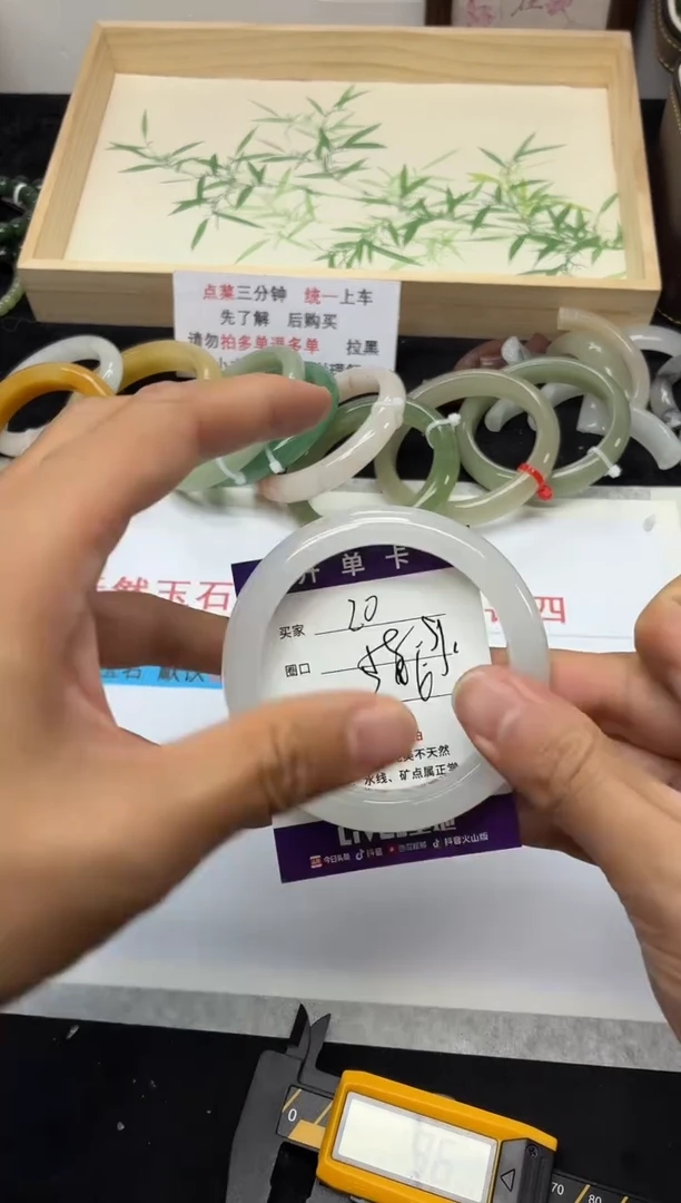 未镶嵌手镯石英质玉20