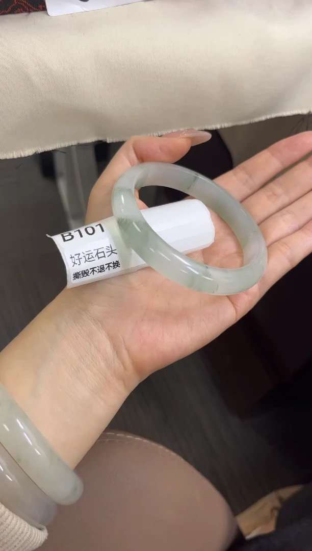 未镶嵌手镯石英质玉微瑕b101