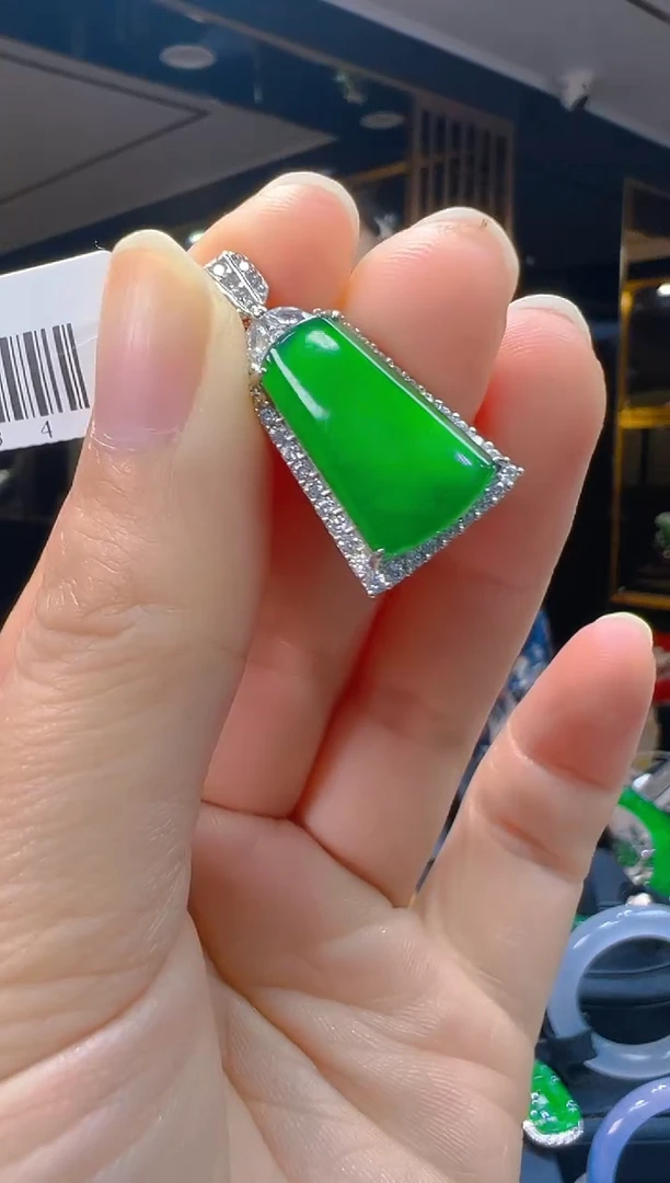 吊坠(赠链)银S925镶嵌翡翠041(多样性发货发其一)