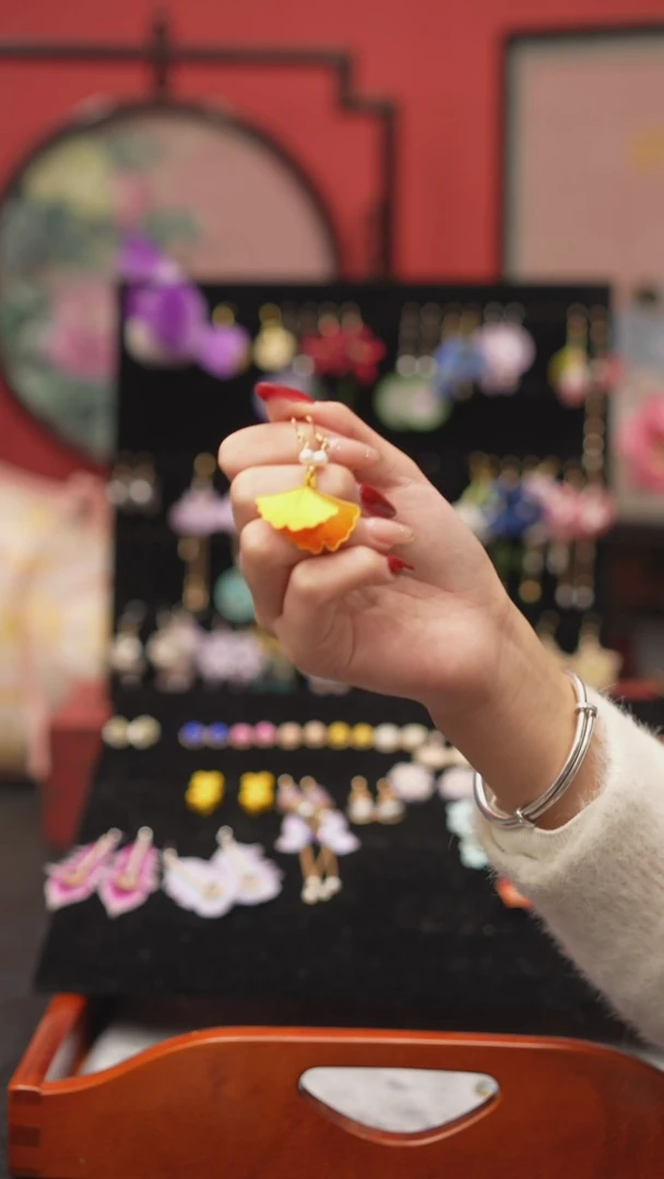 刺绣玺**开非遗绒花手工饰品