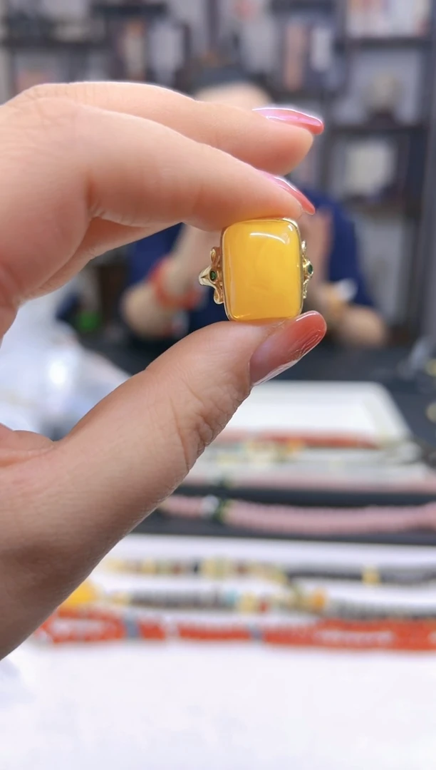 【闪购商品】蜜蜡戒指银S925镀金镶嵌J97