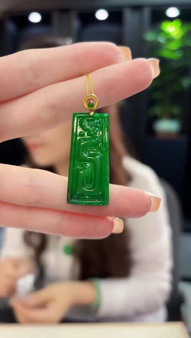 颈饰18K金镶嵌翡翠 缅料A货/支持复检/一件