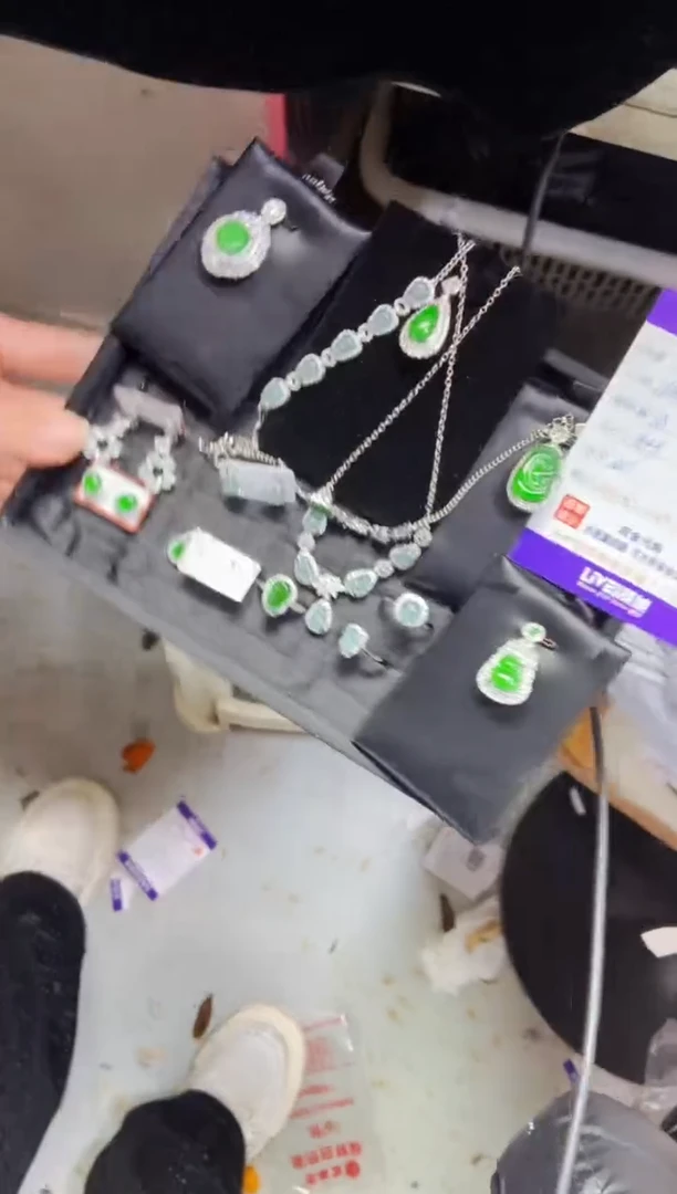 【闪购商品】定制翡翠未镶嵌多样性发货0951391418