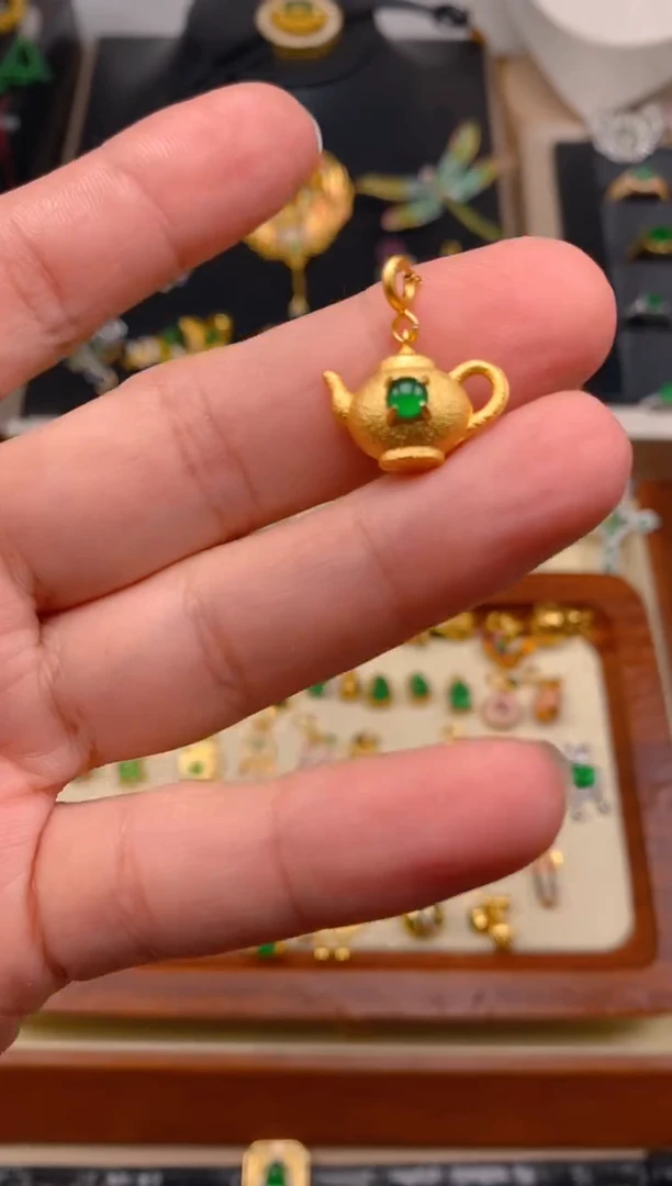 【闪购商品】翡翠吊坠(不含链)银S925镶嵌把把壶