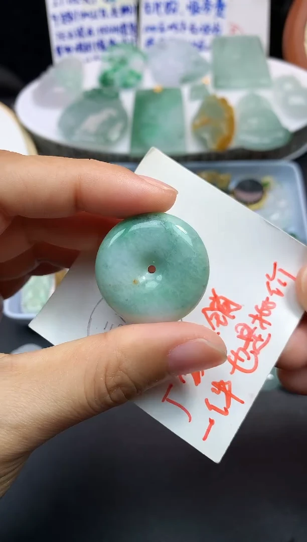 颈饰未镶嵌翡翠吊坠