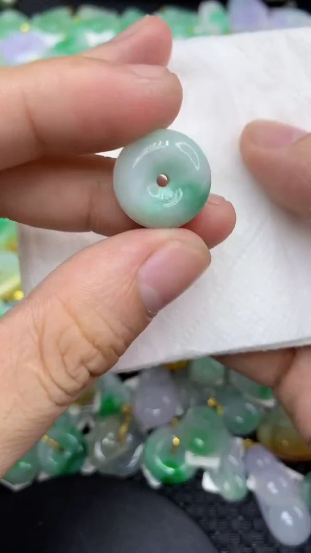 翡翠未镶嵌颈饰天然缅甸A货翡翠