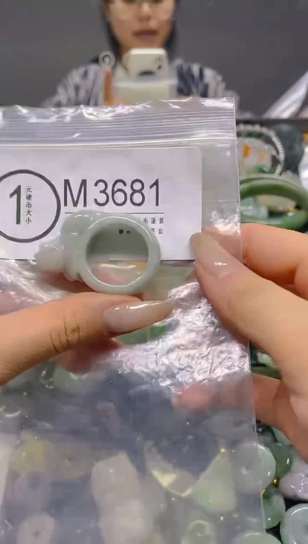 颈饰未镶嵌翡翠21.2MM/ M /翡翠A货，一件也是批发价