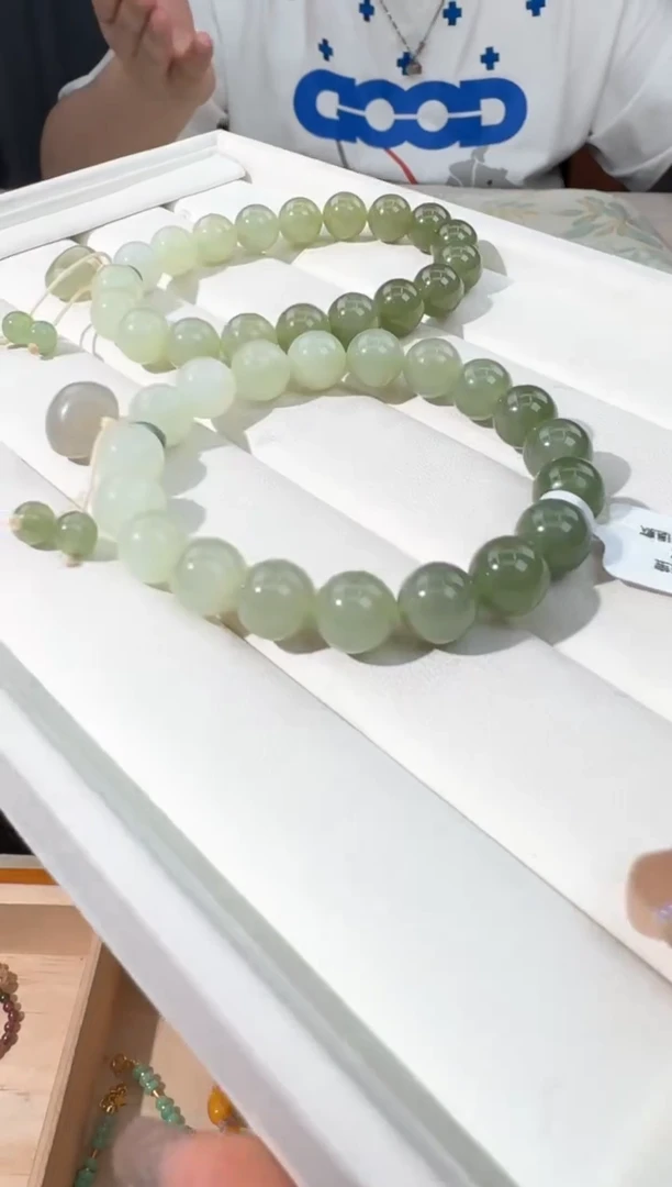 【闪购商品】未镶嵌和田玉手链渐变和田玉设计款发货多样性发其一