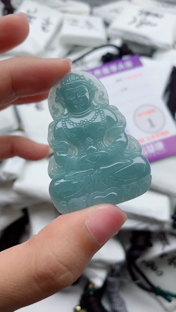 翡翠未镶嵌颈饰·