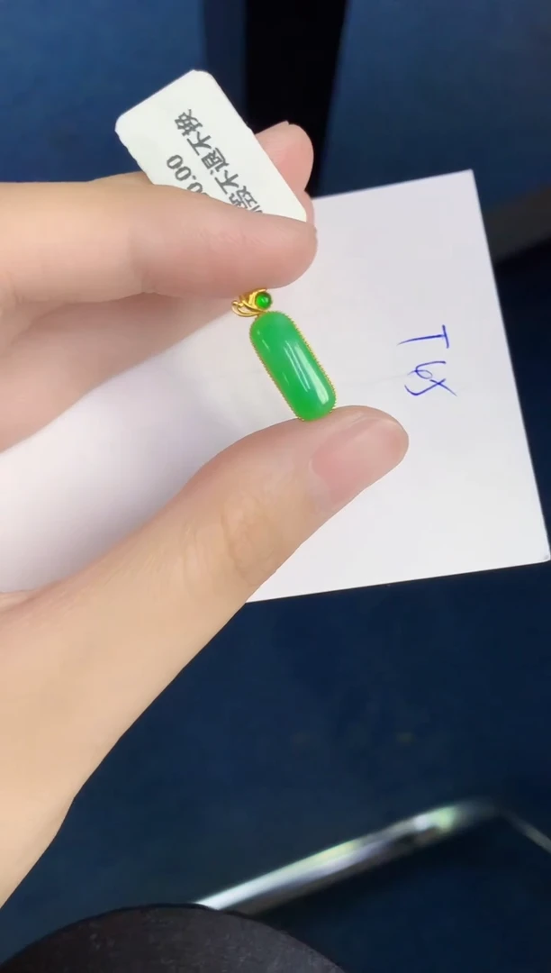 翡翠18K金镶嵌颈饰天然翡翠緬甸A貨