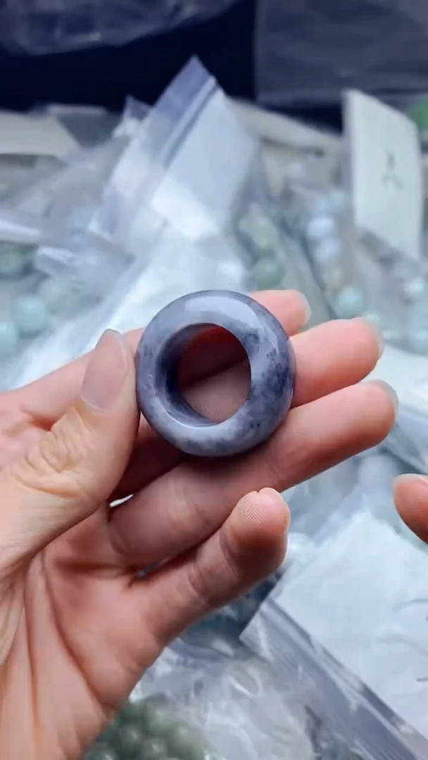 翡翠未镶嵌颈饰戒圈