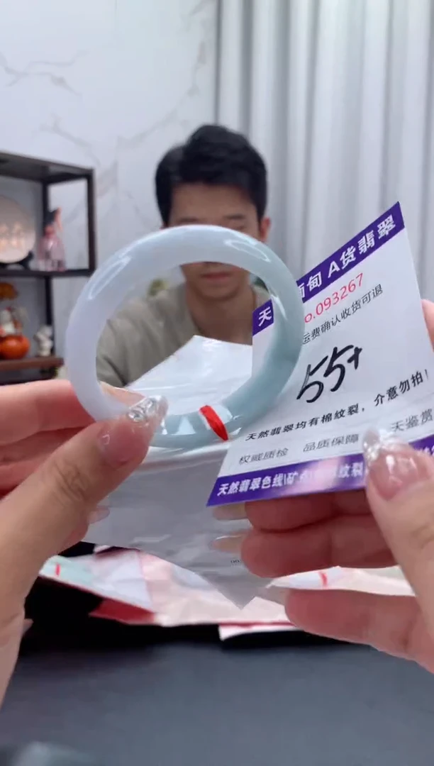 未镶嵌手镯翡翠有纹，完美者勿拍