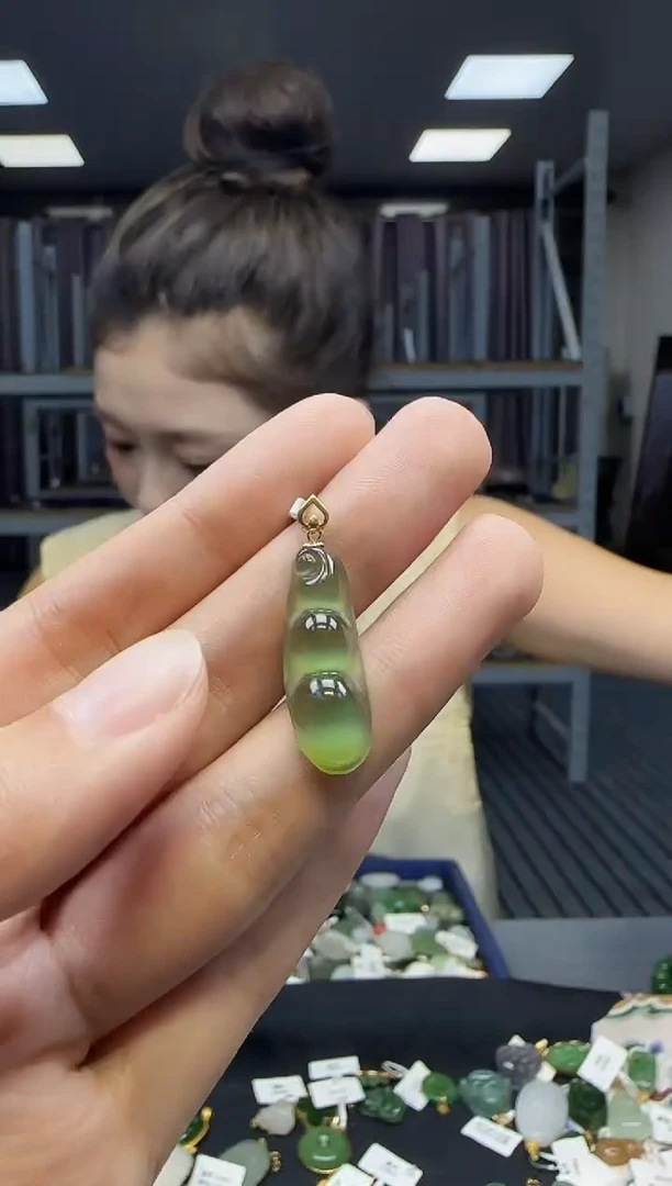 和田玉18K金镶嵌挂件1