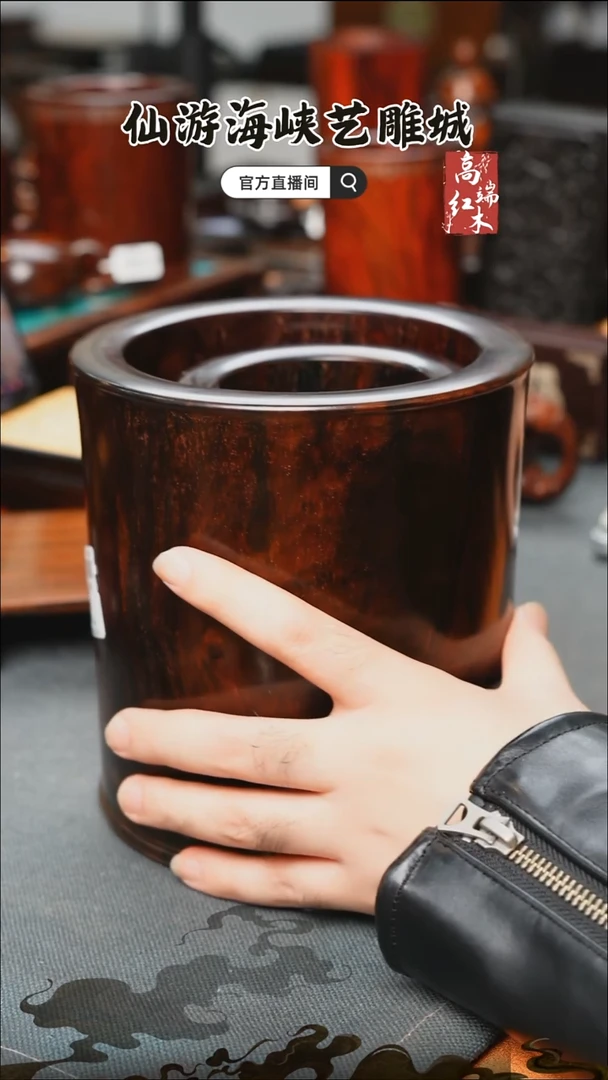 红酸枝木类端景台大红酸枝笔筒套装