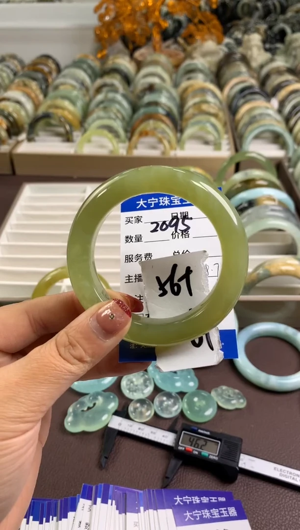 【闪购商品】蛇纹石玉手镯未镶嵌2095